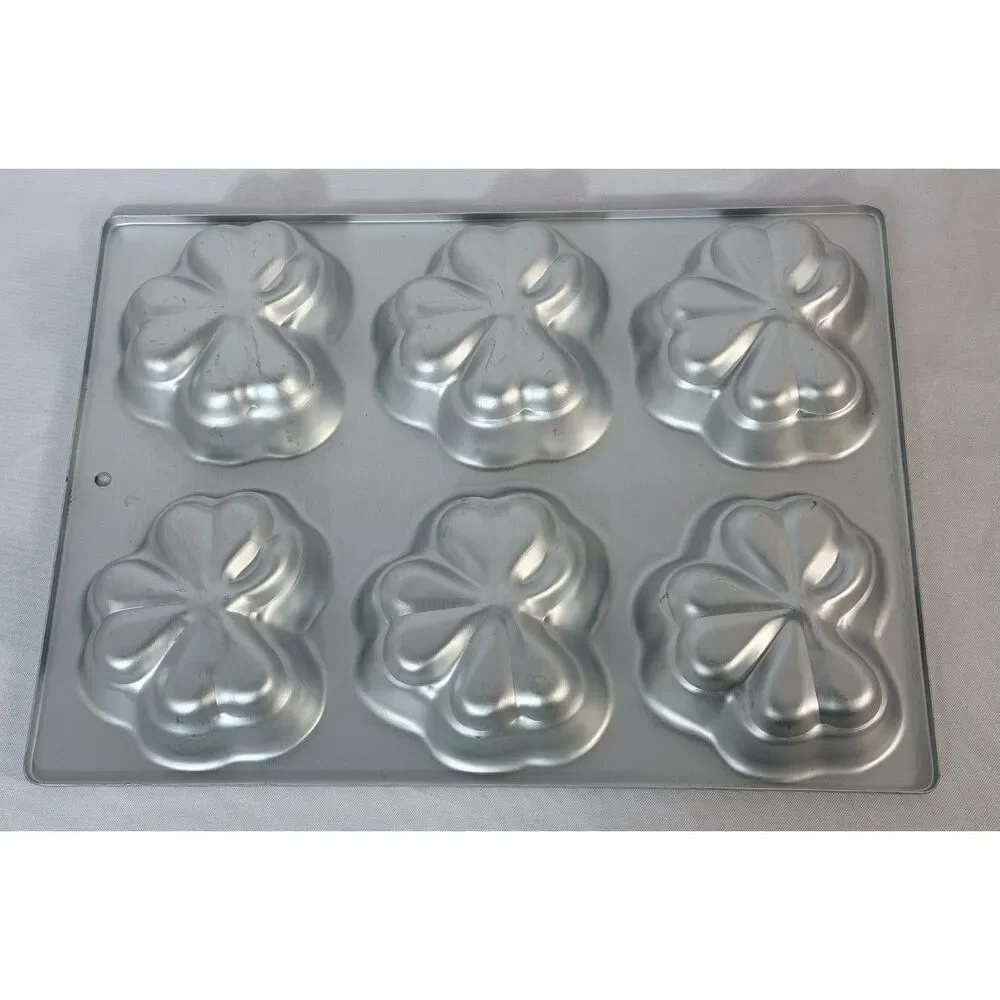 Wilton Shamrock Aluminum Cake Pan 6 Cavity Mold 1983 Cupcake Lucky 3D Clover